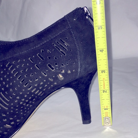 Bella Vita Black suede leather stiletto heel back zip pointed ankle boot 8 W - Picture 13 of 16